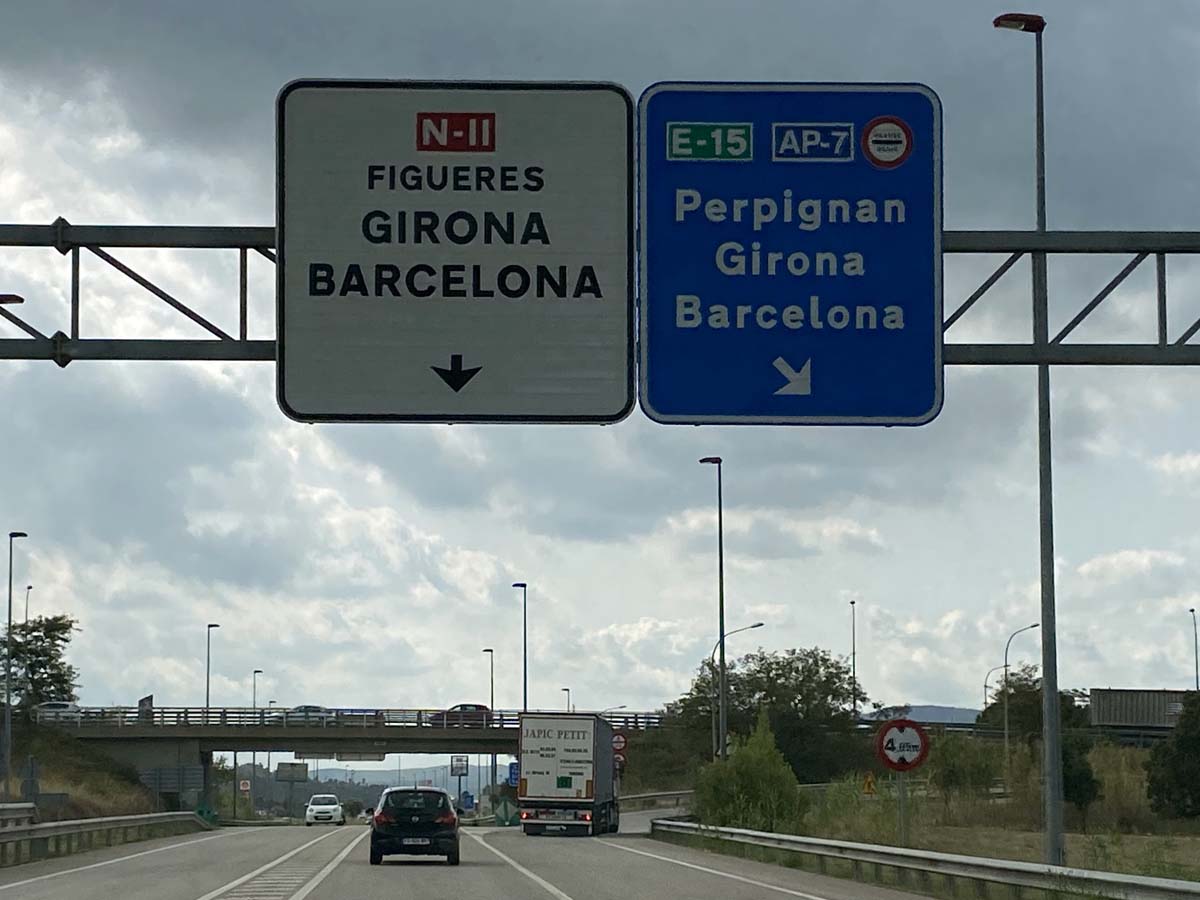 camions-cotxe-entrada-acces-autopista-carretera-n-2-perpignan