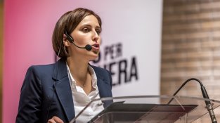 El local es va omplir de gom a gom