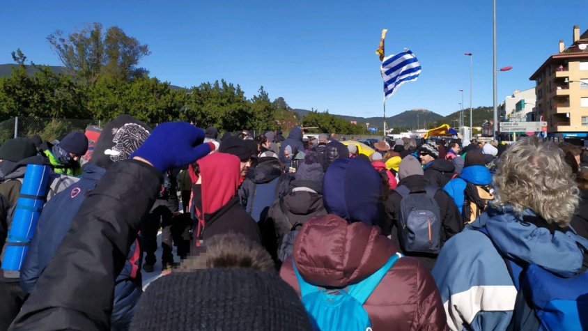 Un miler de persones ja tallen la Nacional